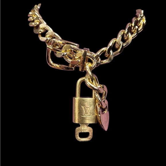 Louis Vuitton #310 Lock & Key on unbranded Gold Buckle Chain Necklace - Picture 3 of 8